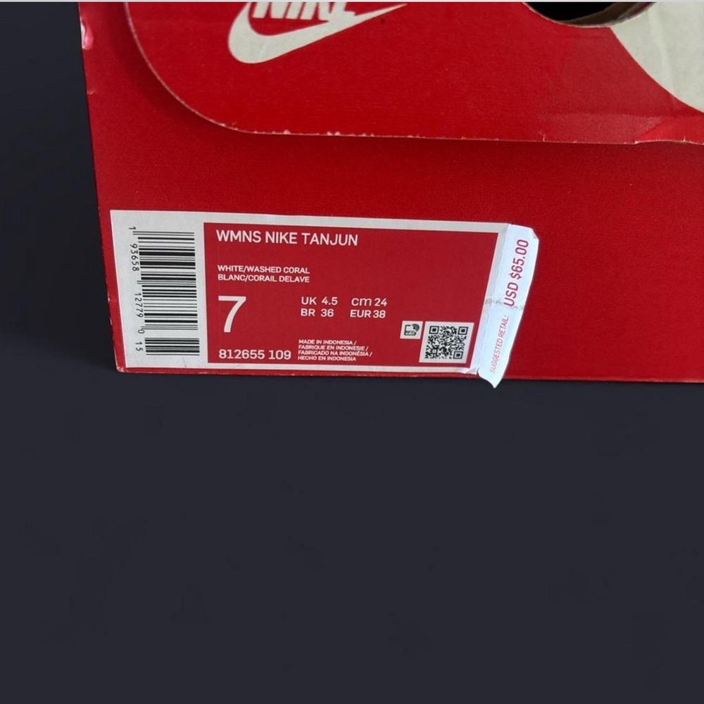 Nike Women's Tanjun Sneakers - Picture 7 of 7